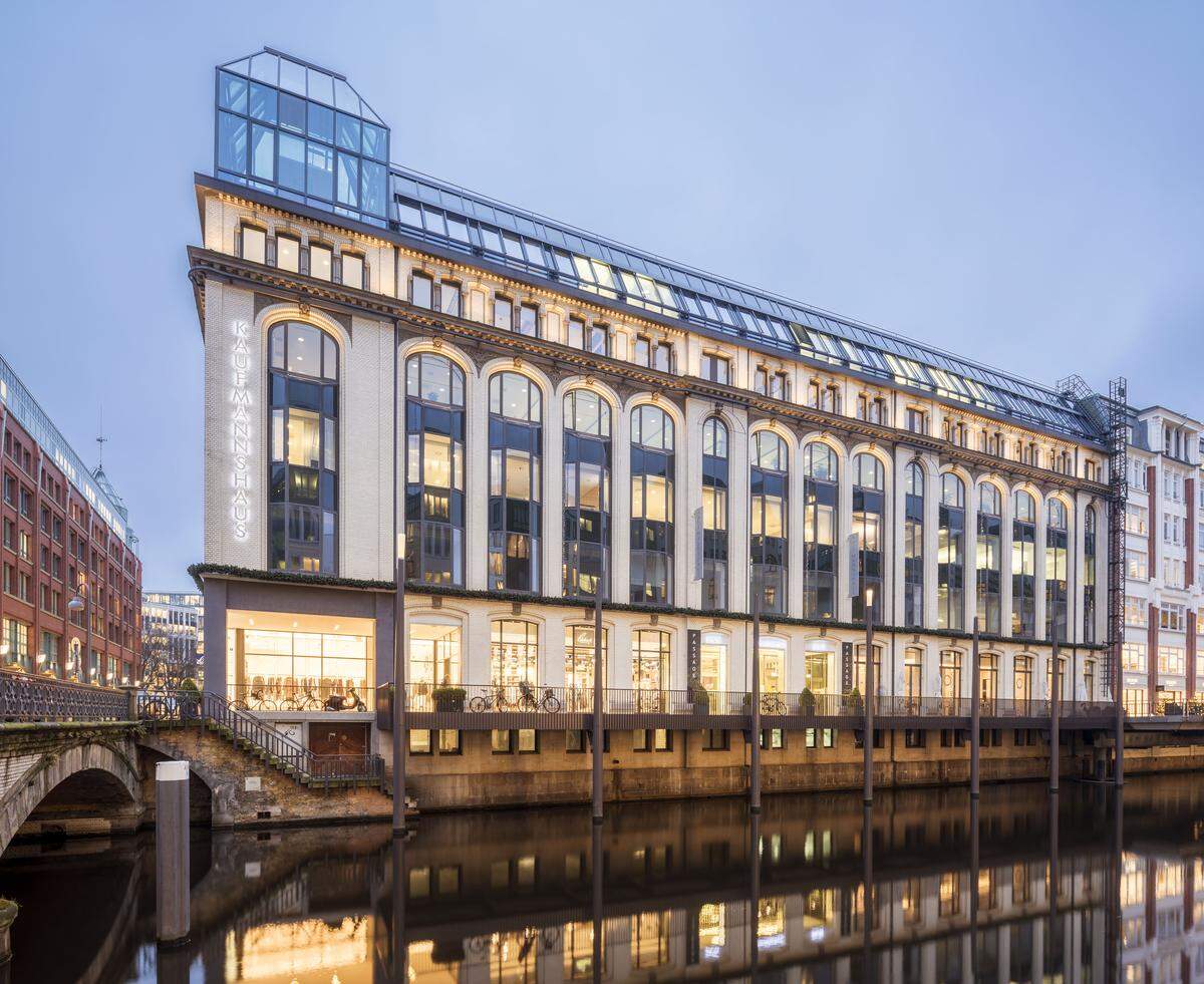 Die Signa-Gruppe gehört bereits jetzt zu den größten Immobilienbesitzern in Hamburg. Benkos Unternehmen besitzt dort das "Kaufmannshaus" ...
