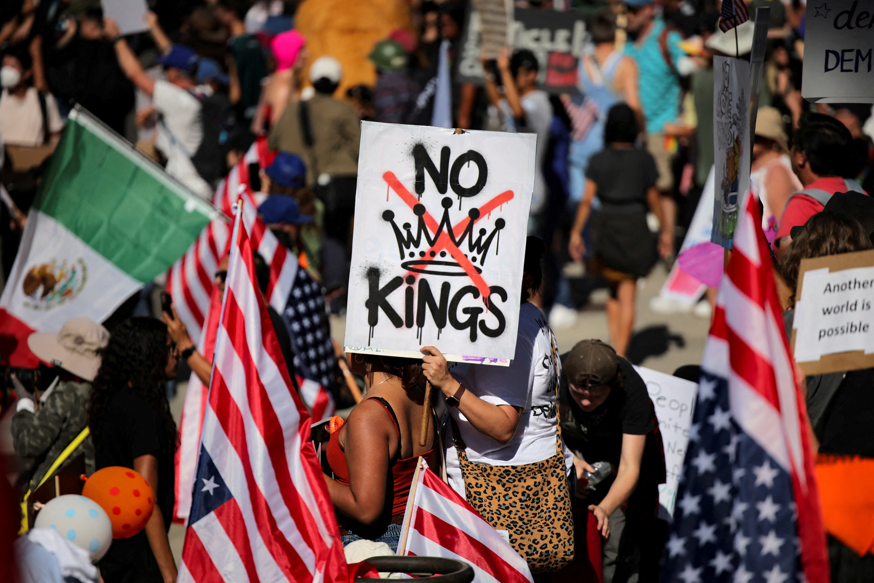 „No Kings“: Millionen protestieren in den USA gegen Trump-Regierung