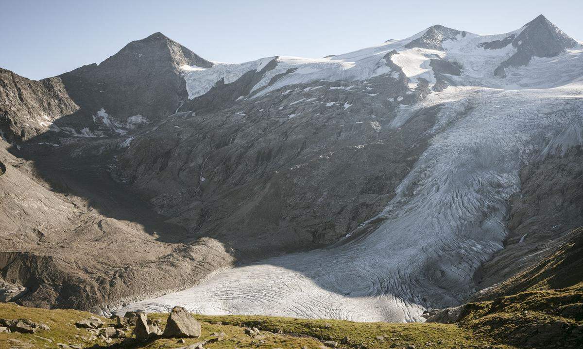 Noch so ein formschöner Gipfel: Der Großvenediger steht im Blickfeld von zwei Höhenwegen in Osttirol. Im Virgental startet man  entweder auf dem Lasörling oder dem Venediger Höhenweg, auf denen man mehrere Tage unterwegs ist und immer auf einer Höhe zwischen 1800 und 2750 Metern dahinwandert.