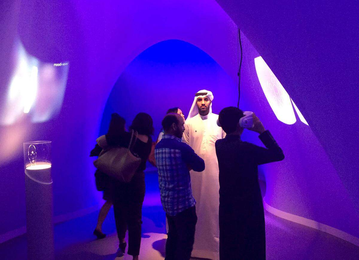 Zukunftsweisende Designs und Produkte sowie Prototypen in Aktion sollen im Museum der Zukunft, das Ende 2019 eröffnen soll, ausgestellt werden. Das Gebäude soll auch architektonisch viel zu bieten haben. Das Museum hat die Form eines silbernen Ovals, das mit arabischer Kalligrafie verziert ist.