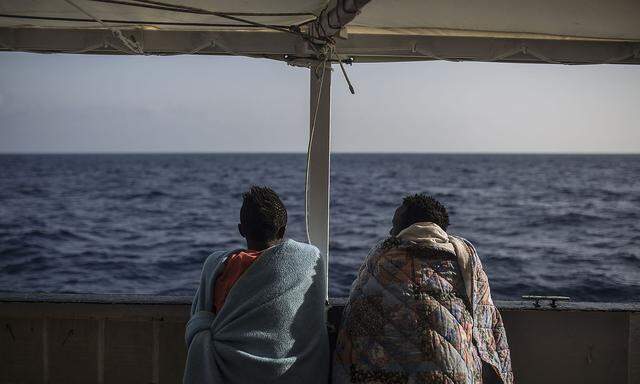 Flüchtlinge auf Schiff