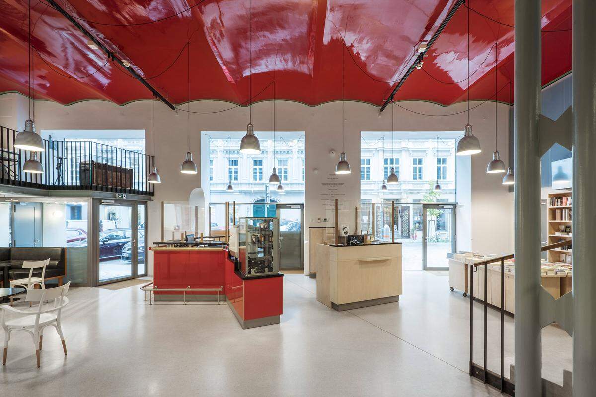 Das Atelier Hermann Czech, Artec Architekten sowie Walter Angonese zeichnen für die Architektur des Sigmund Freud Museums in Wien verantwortlich, ZT Moser Ziviltechniker GmbH für die Tragswerkplanung.
