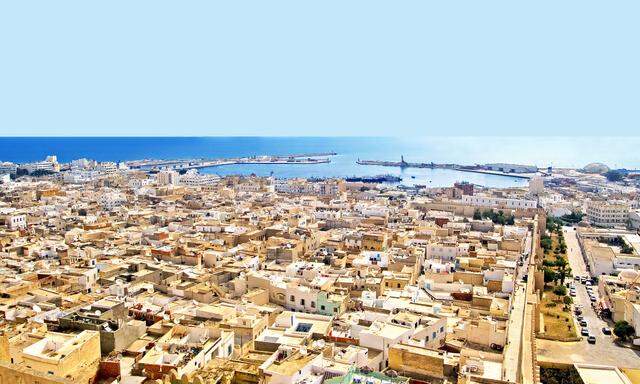 Tunis gehört zu den weniger entdeckten und lang unterschätzten Kulturstädten am Mittelmeer: Dabei ist die Altstadt Unesco-Welterbe, liegt mit Karthago an einer der wichtigsten antiken Stätten.
