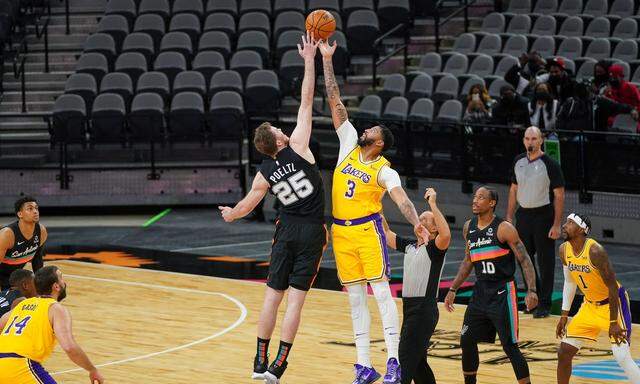 Jakob Pöltl hat in der laufenden NBA-Saison neue Sphären erreicht. Aus dem Spiel der San Antonio Spurs ist er nicht mehr wegzudenken.