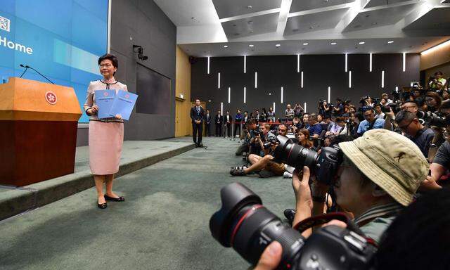 Hongkongs stark unter Druck geratene Regierungschefin Carrie Lam.