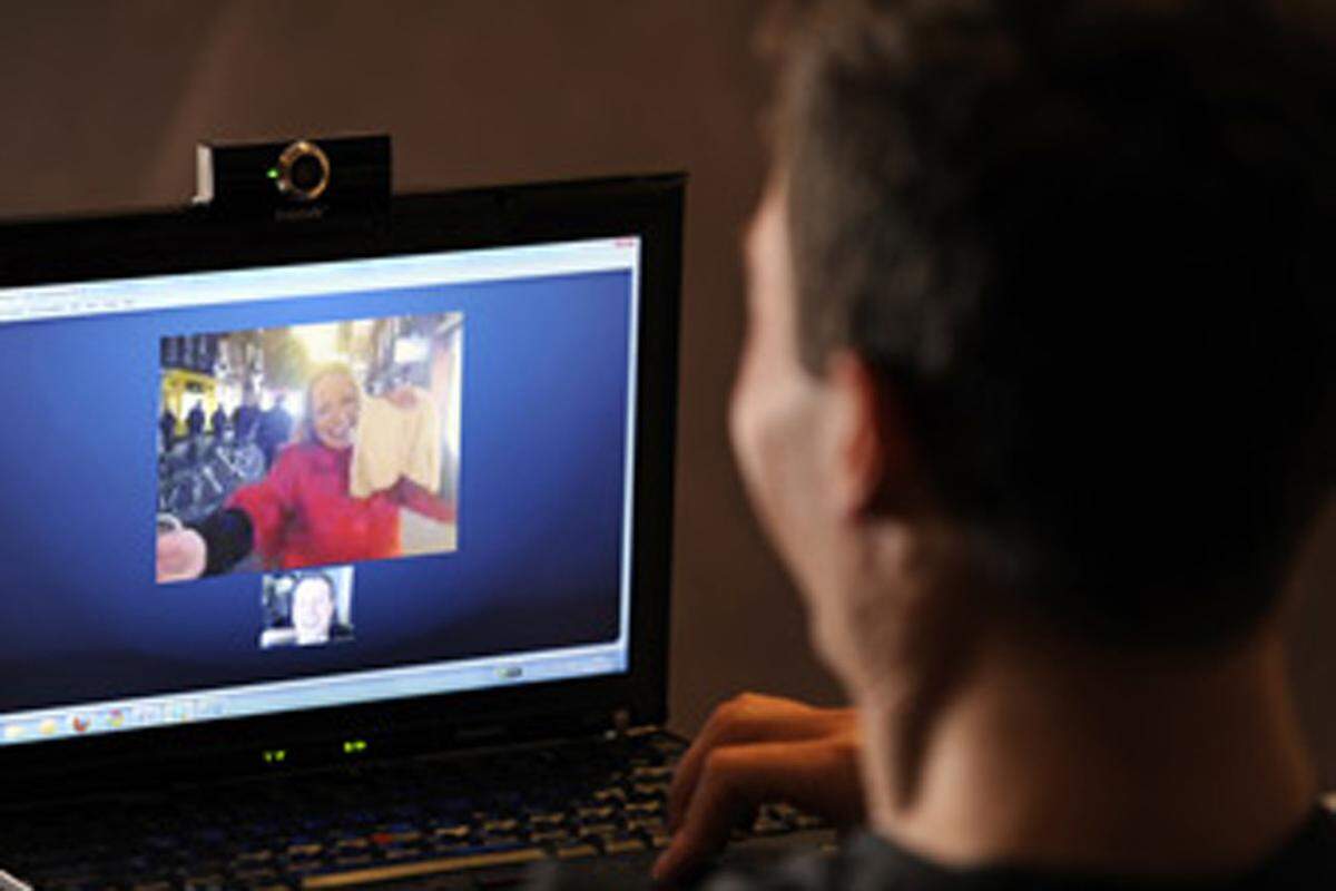 Die aus Schweden und Dänemark stammenden Skype-Gründer Niklas Zennström und Janus Friis wurden anfangs kaum ernst genommen, denn zu abwegig klang ihr Plan, dass Menschen künftig über das Internet telefonieren sollten. Zehn Jahre später machen rund 300 Millionen Menschen genau das: Sie telefonieren mit Skype gratis rund um die Welt.