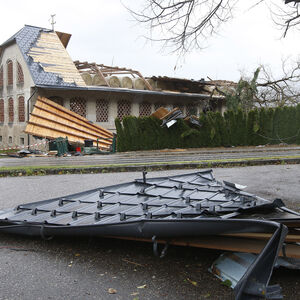 Klassischer Sturmschaden: abgedecktes Dach (hier in Kärnten 2018).