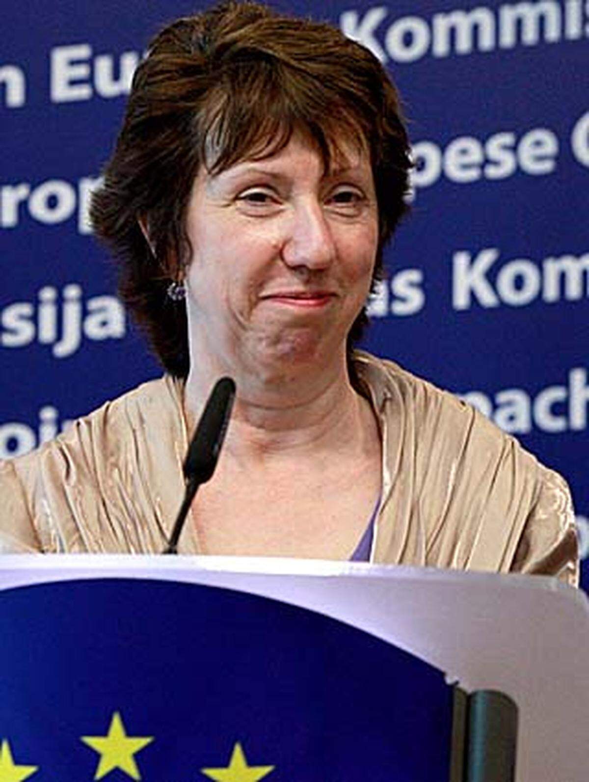 Die Ökonomin, die sich seit zehn Jahren "Baroness Ashton of Upholland" nennen darf, gilt als unbeschriebenes Blatt. Im Oktober 2008 "beerbte" sie den jetzigen britischen Handelsminister Peter Mandelson als Handelskommissar in Brüssel. Nachdem der britische Premier Gordon Brown sich mit dem Versuch, seinen Vorgänger Tony Blair als EU-Ratspräsident durchzubringen, die Zähne ausgebissen hatte, wurde Ashton für die Briten zur zweitbesten Lösung.