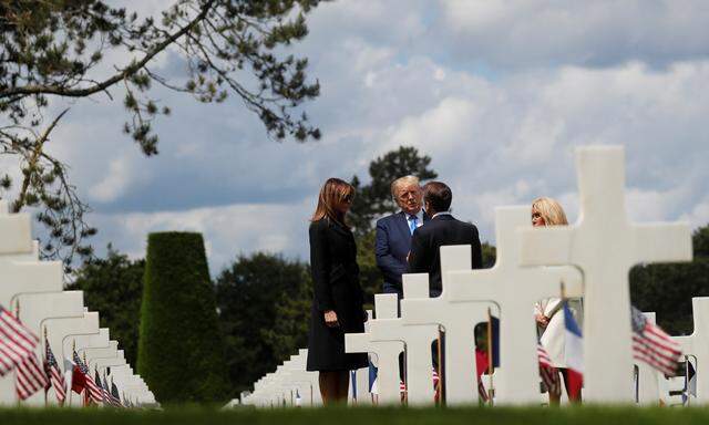 Gedenken am amerikanischen Soldatenfriedhof von Colleville-sur-Mer: die Trumps und die Macrons. 