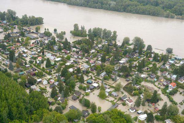 Rund um das Strandbad in Kritzendorf hatte sich die Donau Land erobert.