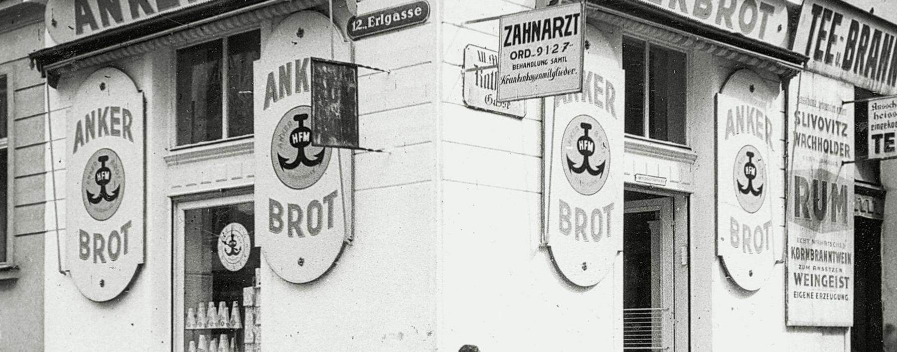 Eine Ankerbrot-Filiale in Meidling um 1935/1940. Das Anker-Symbol blieb bis in die 1980er-Jahre das Markenzeichen des Betriebs.
