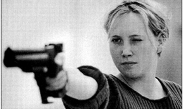 Peter Piller, Aus Schießende Mädchen, 2000-2005,Courtesy Capitain Petzel, Berlin