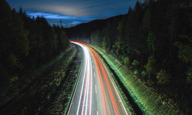 Rund die Hälfte aller Treibhausgasemissionen in Österreich verursacht der Verkehr. 