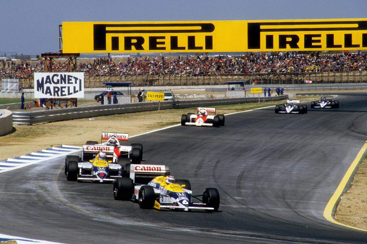Beide Piloten nahmen sich am Ende der Saison dann gegenseitig so viele Punkte ab, dass 1986 Alain Prost in der WM-Wertung triumphierte.Die Fehde ging auch nach ihrer Trennung bei Williams Ende 1987 weiter, wie es Autor Elmar Brümmer in seinem Buch "Rivalen der Rennstrecke" beschrieb: Piquet nannte Mansell weiter einen "ungebildeten Holzkopf".