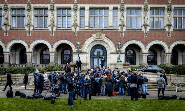 Richter des Internationalen Gerichts in Den Haag befassen sich mit Südafrikas Klage gegen Israel.