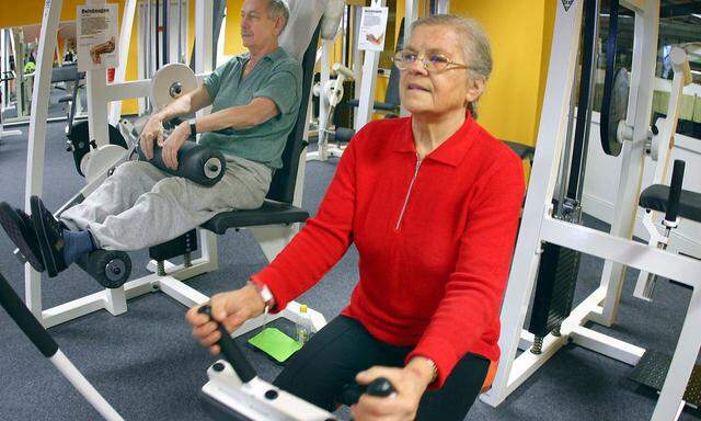 Symbolbild: Senioren im Fitnesscenter