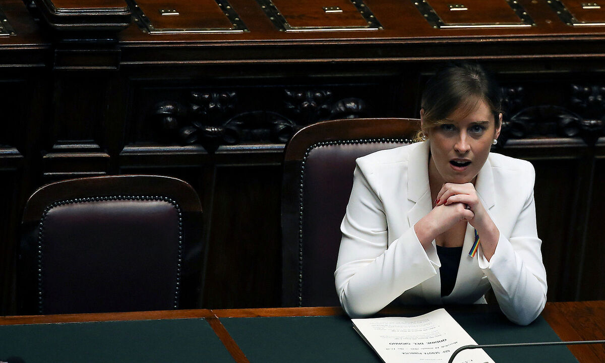 40 Prozent der Plätze in den Wahllisten sind Frauen vorenthalten. So kommt es zu einem Damenduell im Südtiroler Wahlkreis Bozen Unterland. Die Staatssekretärin Maria Elena Boschi (im Bild), Spitzenpolitikerin der Demokratischen Partei (PD), misst sich mit der Berlusconi-Vertrauten Michaela Biancofiore.