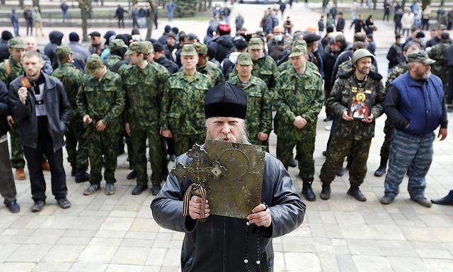 Pro-russische Demonstranten in Luhansk im Jahr 2014. 