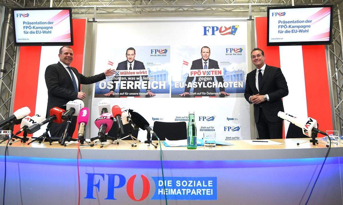 Beide Plakate vereint ein Satz, der sich ganz unten darauf findet: "Steh auf für Österreich", heißt es da.  