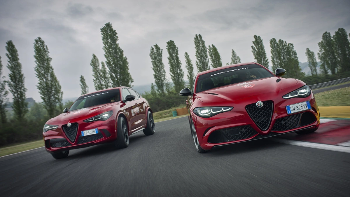 Alfa-Romeo-Zwischen-Ferrari-Power-und-Elektro-Zukunft-premium-