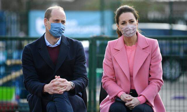 Prinz William und Ehefrau Herzogin Catherine bei dem Besuch einer Schule in London. 