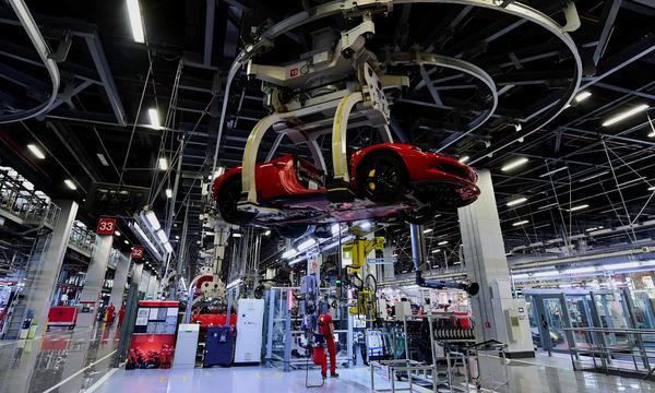 Der italienische Autokonzern Ferrari hat eine neue Produktionsstätte am Standort Maranello eingeweiht.