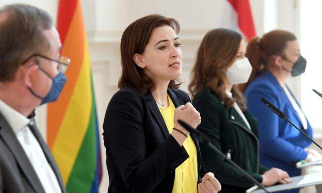 Justizministerin Alma Zadic präsentiert das neue Maklergesetz