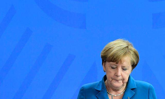 Gehen oder bleiben? Bundeskanzlerin Angela Merkel gibt Deutschland derzeit Rätsel auf.