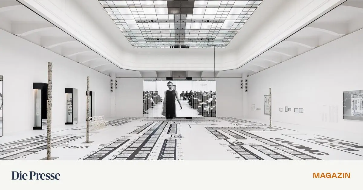 Helmut-Lang-im-MAK-Wien-wird-Modewelthauptstadt-auf-Zeit-premium-