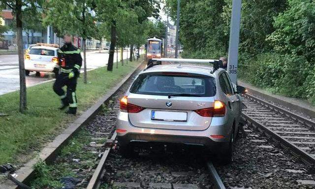 Betrunkene Wienerin landete in Floridsdorf auf Straßenbahngleise