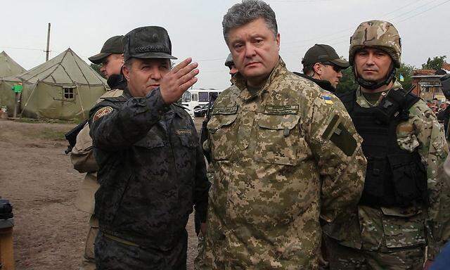 Präsident Poroschenko (hier auf einem Archivbild) beruft die wehrdienstfähigen Männer ins ukrainische Heer.
