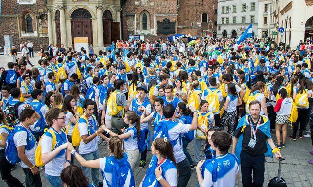 2016 07 25 KRAKOW Poland Gl�ubige Christen treffen sich zum Weltjugendtag 2016 World Youth Day