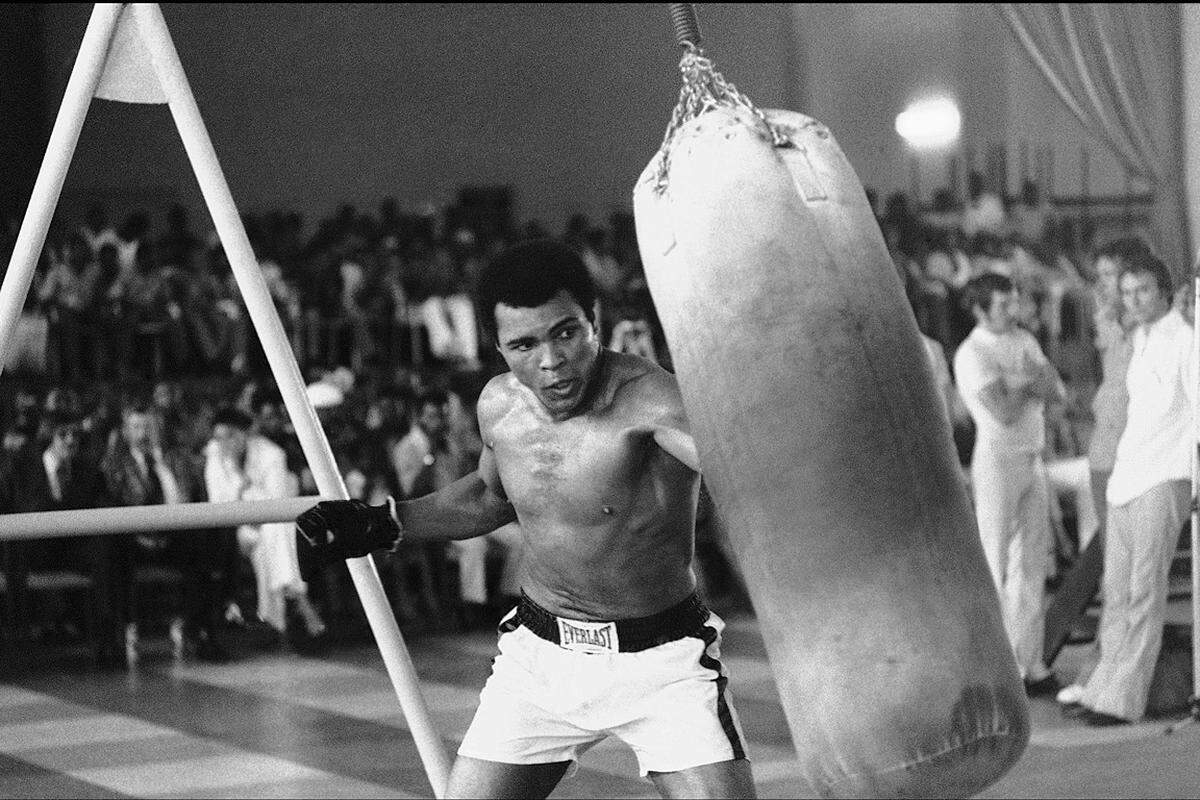 Oktober 1974: Muhammad Ali beim Training vor seinem Kampf gegen George Foreman in Zaire (heute Kinshasa), der als "Rumble in the Jungle" in die Sportgeschichte einging.