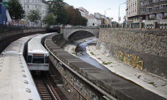 Wien, Wienzeile, Wienfluss, U-Bahn, U4