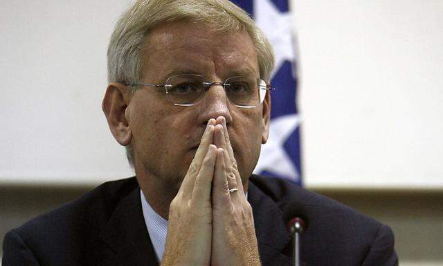 Swedish Foreign Minister Carl Bildt ponders a reporter's question in Butmir