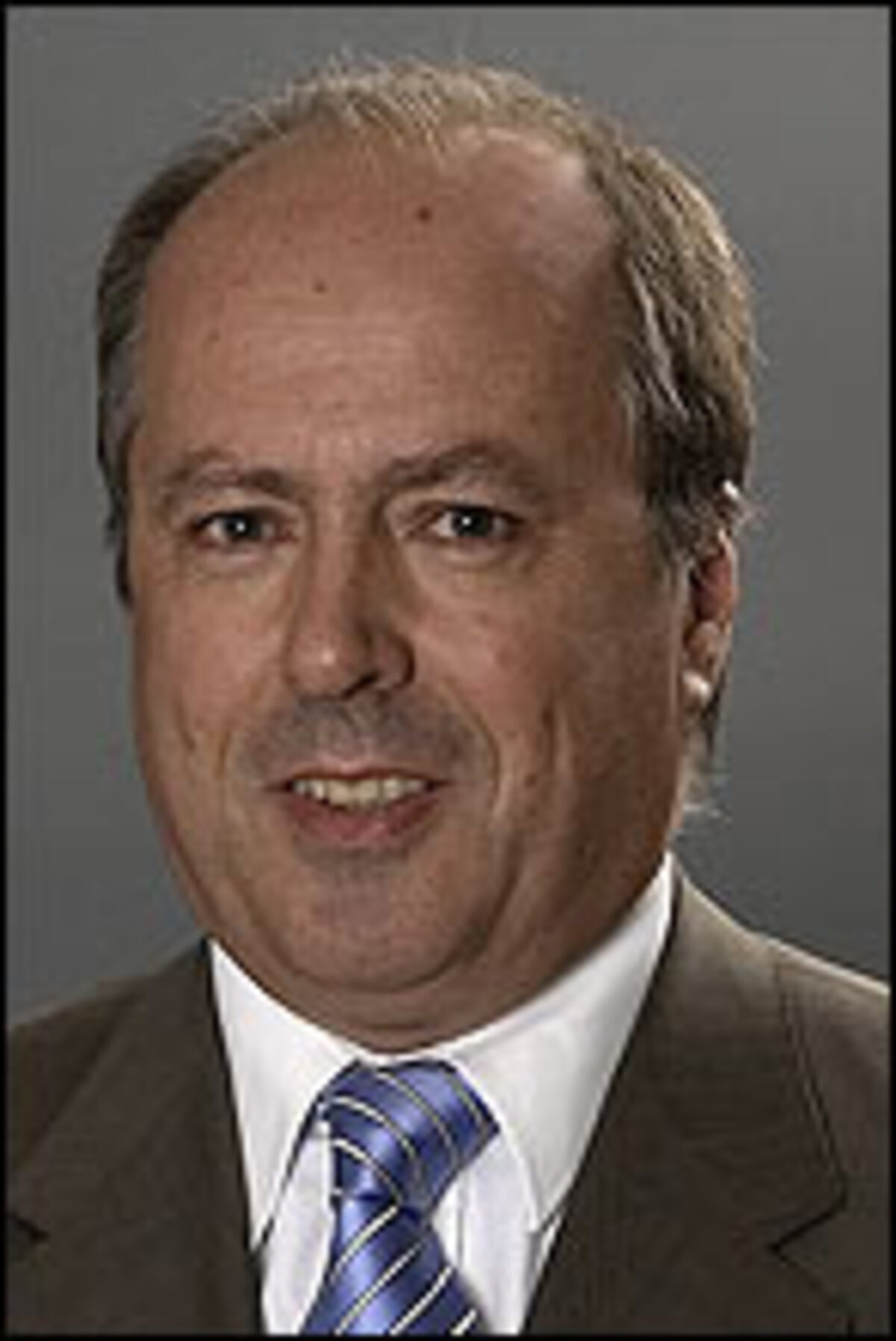 Nach 23 Jahren als Leiter des Dorotheum Linz übernimmt Manfred Humer österreichweit die Leitung des Bereiches KFZ /Technik im Dorotheum. Ziel der neuen Position ist der Ausbau und die Erweiterung dieser Sparte um die Bereiche Industrieauktionen und Konkursversteigerungen.