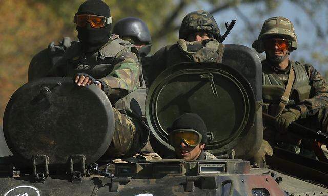 Die ukrainische Armee kämpft trotz Waffenruhe mit bewaffneten Seperatisten.