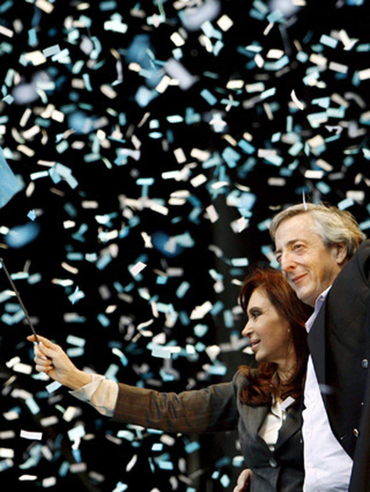 Argentiniens Präsident Nestor Kirchner positionierte, in einem nicht ganz durchschaubaren Schachzug, seine Frau Cristina Fernandez als seine Nachfolgerin.