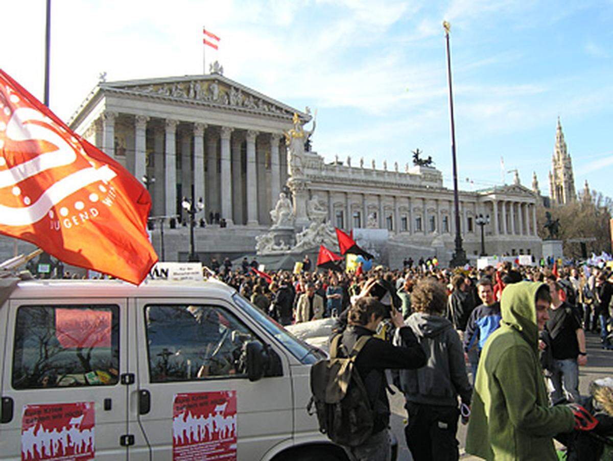 Die geschätzten 6500 (Polizei) bis 20.000 (Veranstalter) Teilnehmer in Wien konnten über die Sonne jubeln.