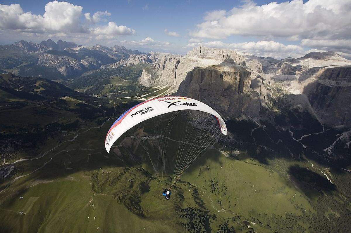 Arch hat auch das Abenteuer-Rennens X-Alps, eine Alpenüberquerung mit Gleitschirmen, ins Leben gerufen.  