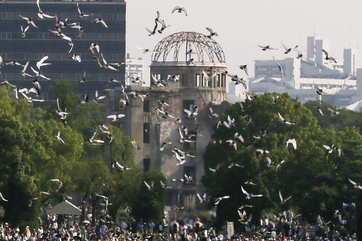 Für die Menschen in Japan sind die Auswirkungen auch 70 Jahre nach den Atombombenabwürfen auf Hiroshima und Nagasaki spürbar: Nach wie vor werden viele Überlebende wegen der langfristigen Folgen der Verstrahlung behandelt. Zwei von drei Opfern würden an Krebs sterben, berichtete das Internationale Komitee vom Roten Kreuz (IKRK).