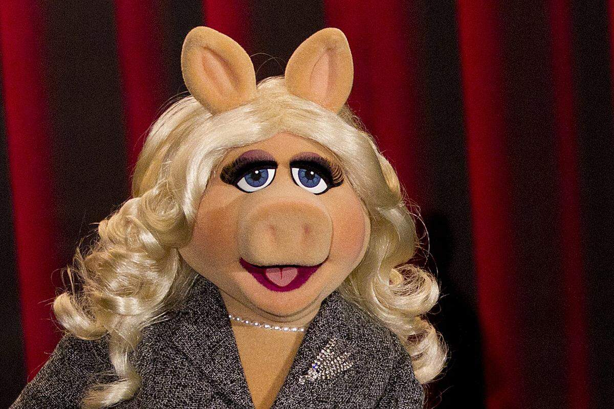 Protagonistin Miss Piggy, die im neuen Muppets-Film die Chefredakteurin der französischen Vogue mimt (mit Emily Blunt als Sekretärin), wird mit ...