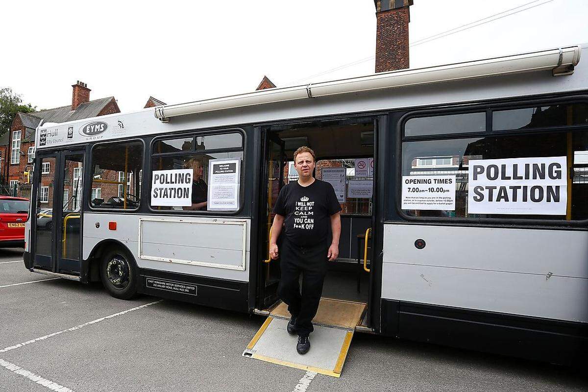 Auch einen Bus hat die Gemeinde Bus zu einem Wahllokal umfunktioniert.