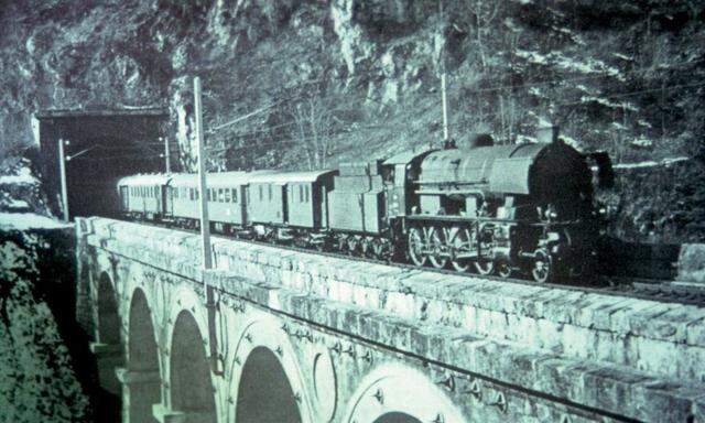 Eine Aufnahme eines Zuges am Semmering, datiert aus dem 19. Jahrhundert. 