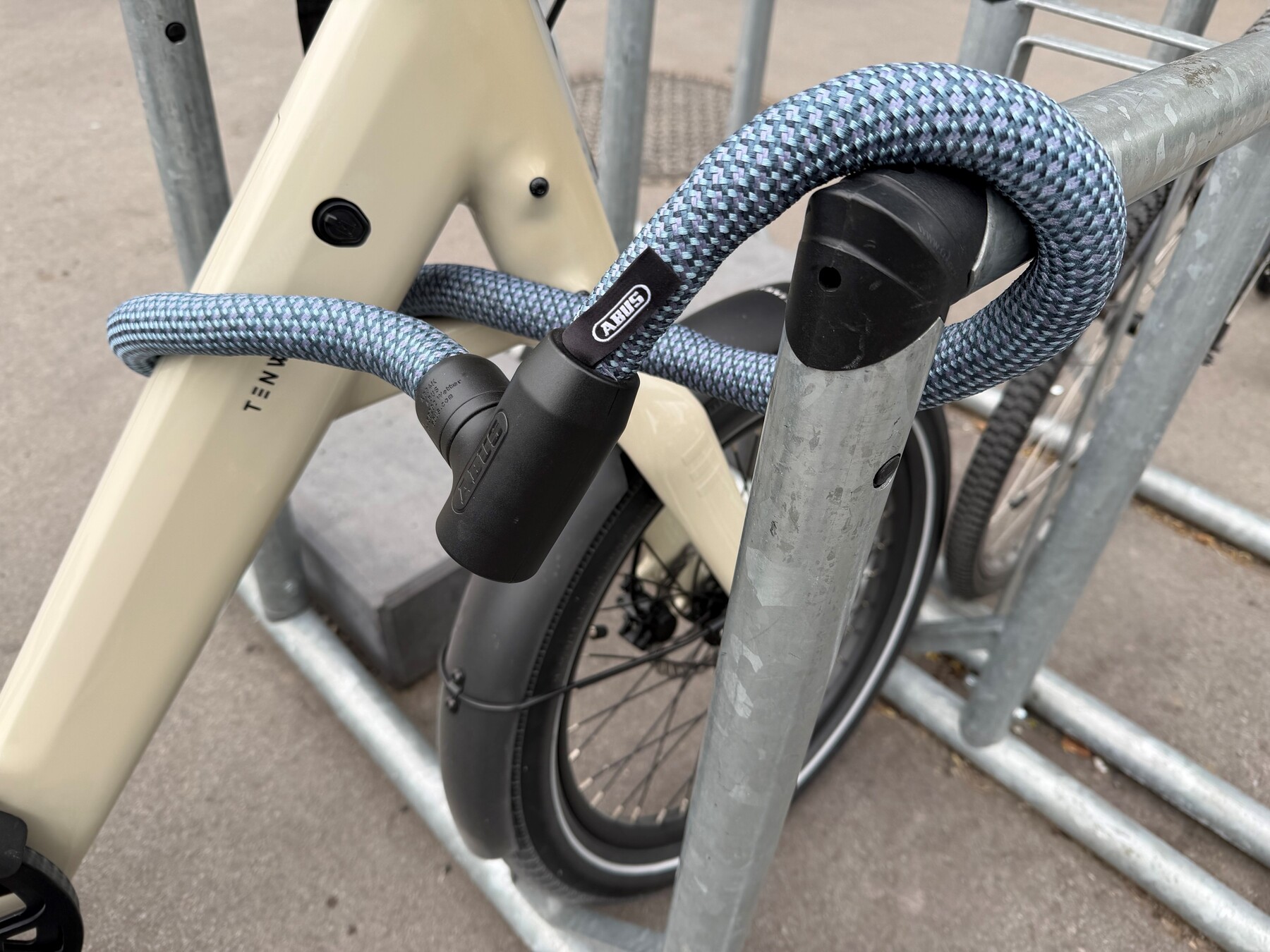 Nie wieder klappern: Ein Fahrradschloss wie eine Gummiwurst [premium]