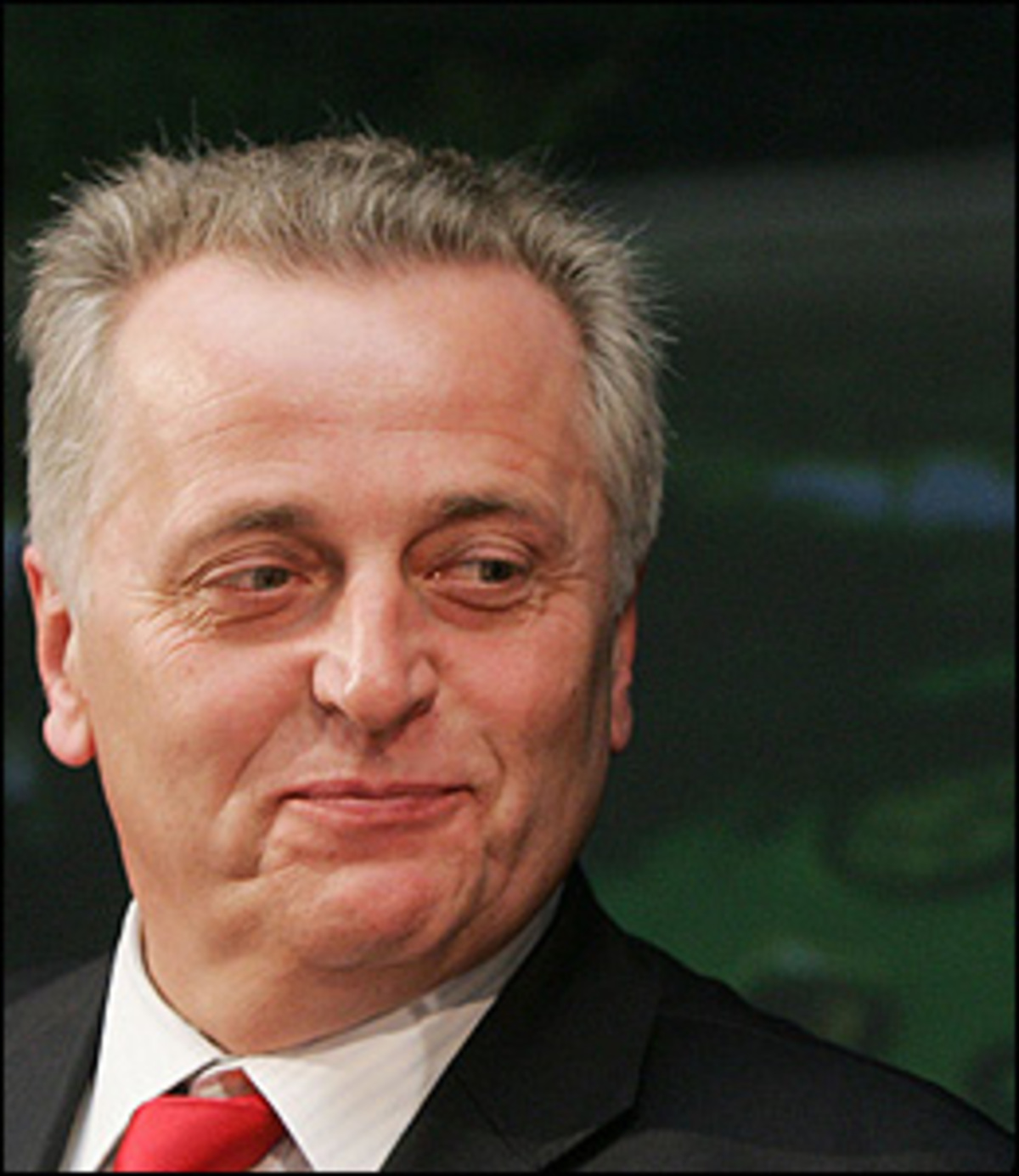 "Es hat eine sehr sachliche Stimmung gegeben. Keine Bösartigkeiten".ÖGB-Präsident Rudolf Hundstorfer über das Gespräch der Sozialpartner mit den Koalitionsverhandlern.