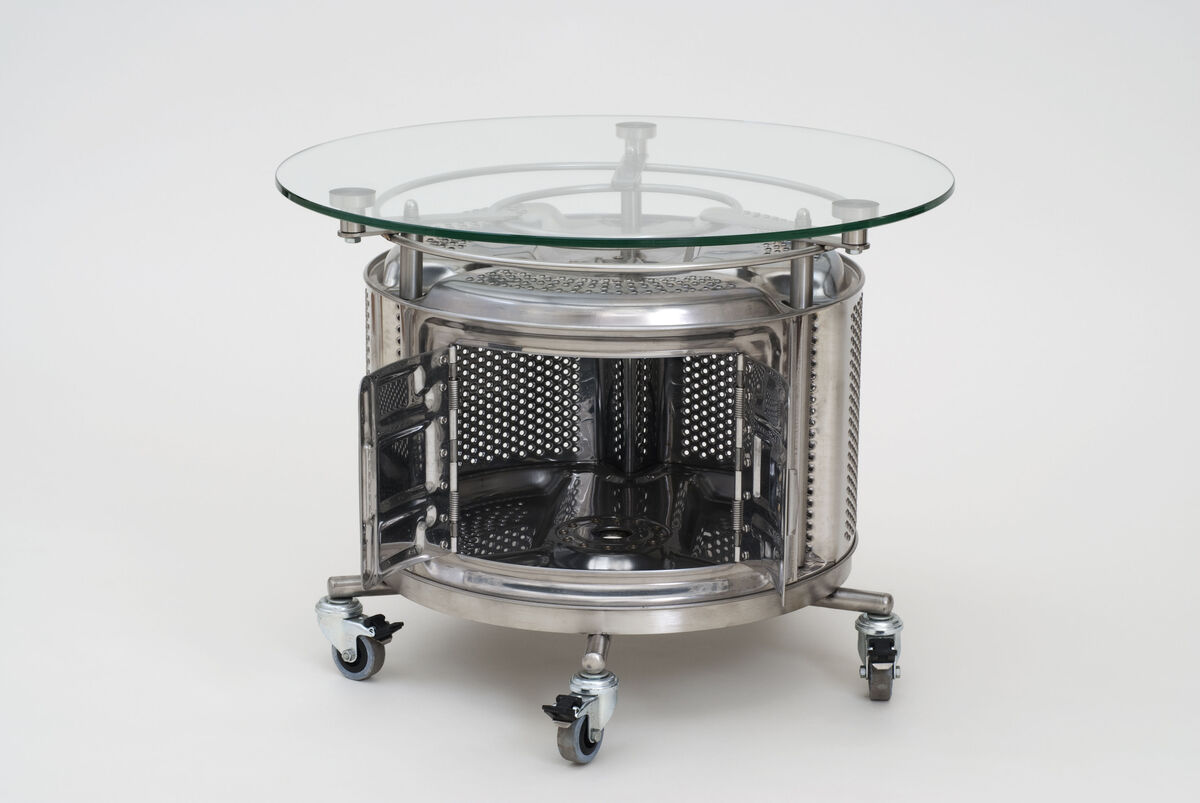 Couchtisch gefertigt aus einer alten Waschmaschinentrommel.