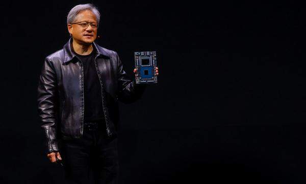 Jensen Huang wühlt mit Chiphersteller Nvidia die Branche auf. Hier spricht er während eines Forums in Taipeh. 