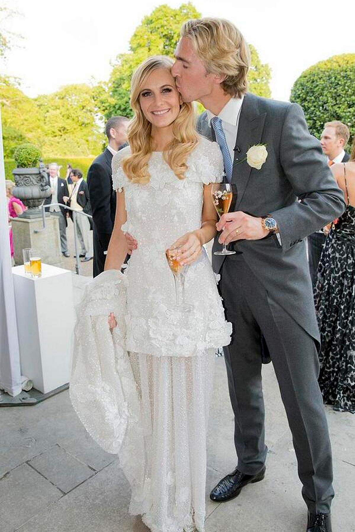 Oft reicht auch schon ein Tweet. "The perfect champagne for the perfect day @PerrierJouet #BeautifulBubbles" - diesen Werbespruch postete das Model Poppy Delevingne unter ihr Hochzeitsfoto und wurde Medienberichten nach gut bezahlt.