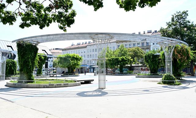 Am Tag nach der Schießerei ist alles ruhig am Yppenplatz. Anrainer berichten freilich von einem tieferliegenden Problem: den Drogen.